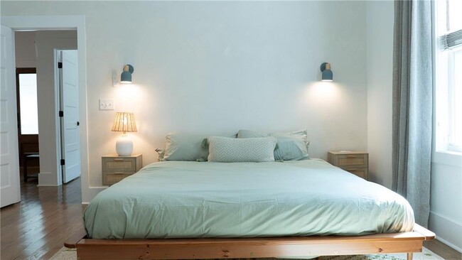 Building Photo - 1021 Lawton Ave SW