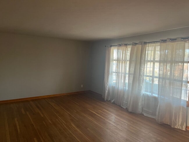 Building Photo - 2006 White St