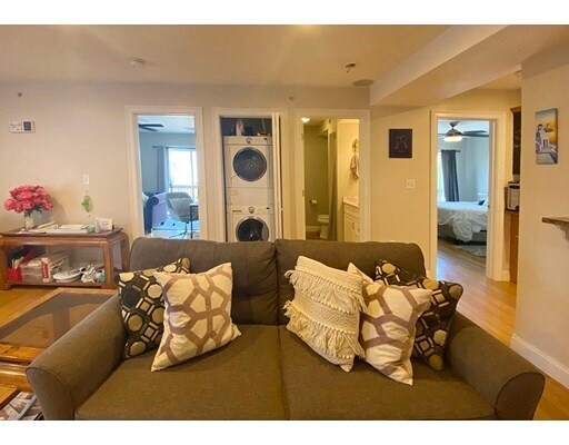 Building Photo - 204 Marion St