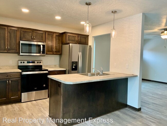 Building Photo - 3 br, 1.5 bath House - 2208 S Ronsiek Ave