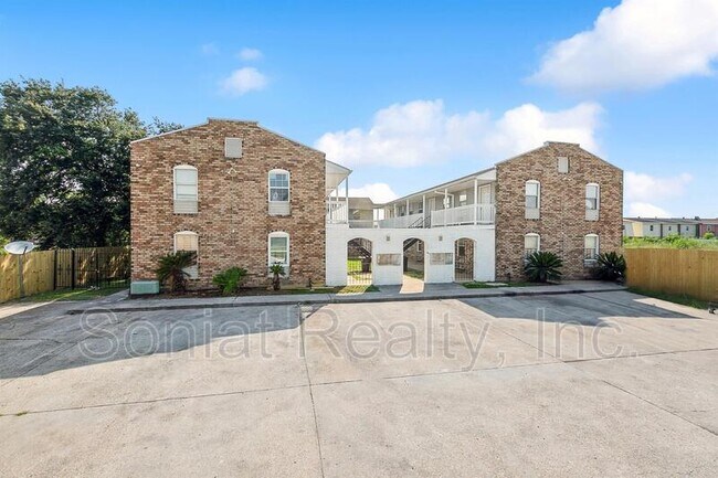 Building Photo - The Donald