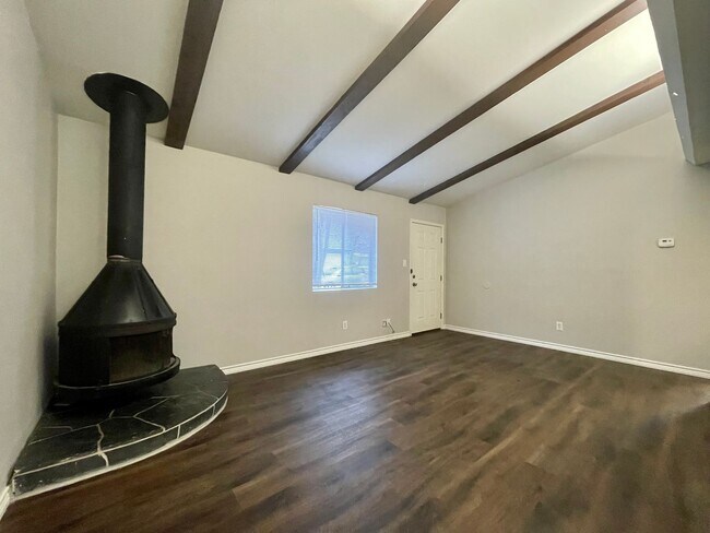 Building Photo - 1112 Hazelton St