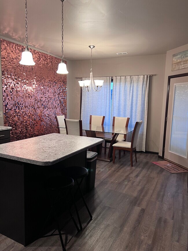 Foto del edificio - 8207 W Monroe Pl