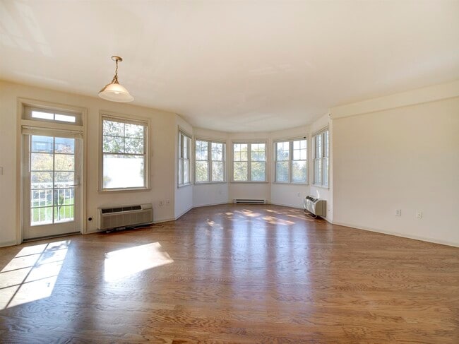 Building Photo - 30 FREEDOM Way