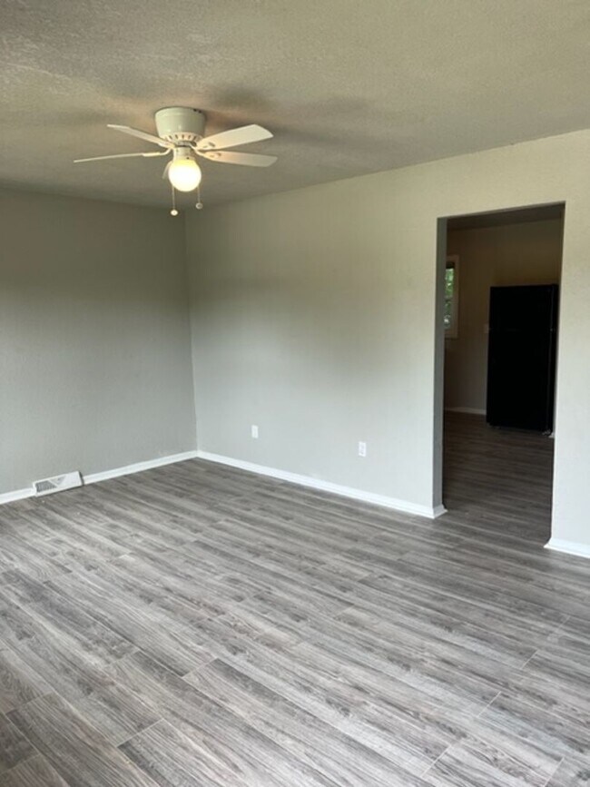 Building Photo - Beautiful unit in Independence!