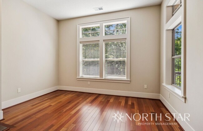 Foto del edificio - Stunning Renaissance at Peterkort Woods To...