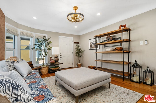 Foto del edificio - 1332 Ocean Park Blvd