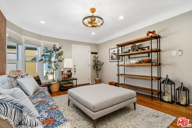 Building Photo - 1332 Ocean Park Blvd