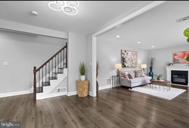 Foto del edificio - 9802 Cherry Tree Ln