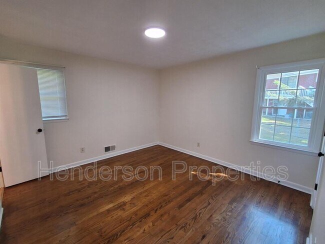 Foto del edificio - 1297 E Cannon Ave