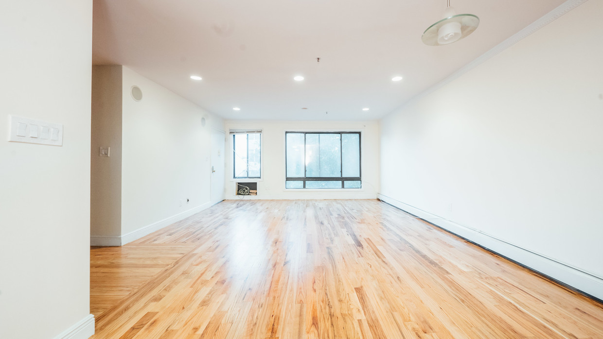 Foto principal - 1007 Willoughby Ave