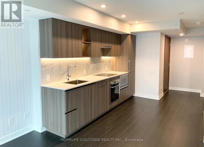 Building Photo - 17 Bathurst St