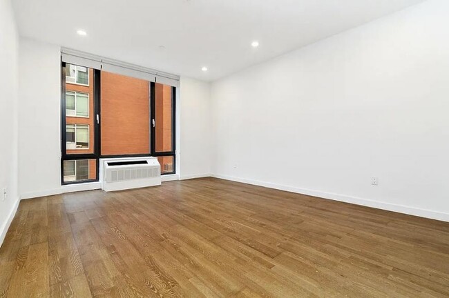 Foto del edificio - 1 bedroom in LONG ISLAND CITY NY 11101