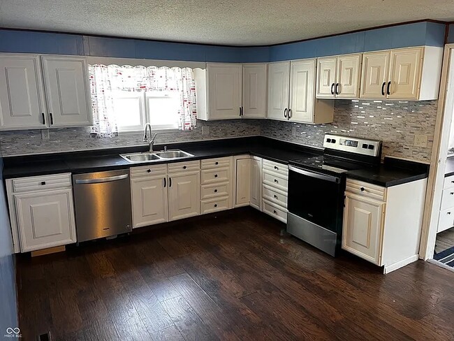 Building Photo - 315 Chambers St