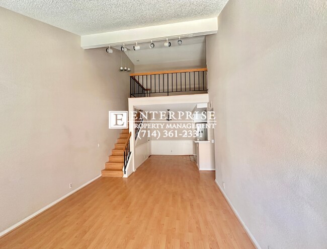 Foto del edificio - Move-In Ready Gem: Charming 1-Bedroom and Loft in Rancho Santa Margarita