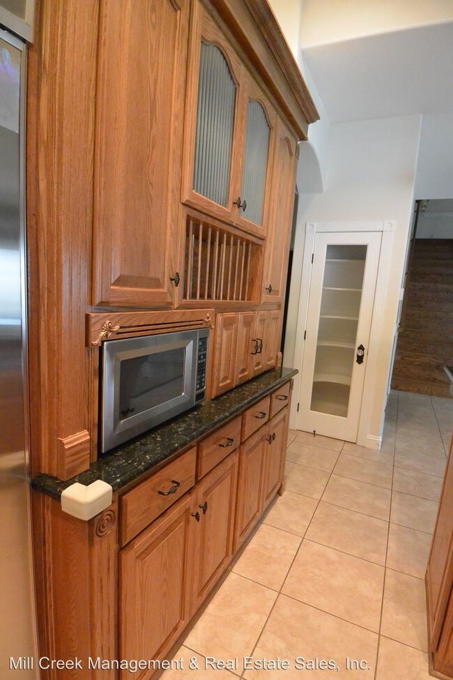 Building Photo - 5 br, 4 bath House - 2115 S. Cedar