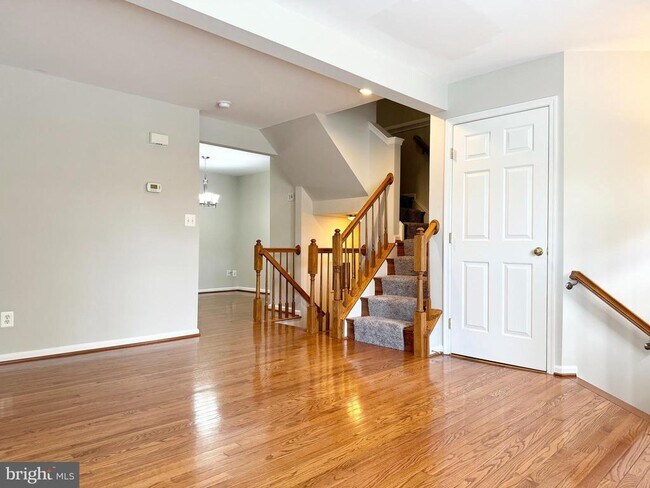 Building Photo - 15753 Viewpoint Cir