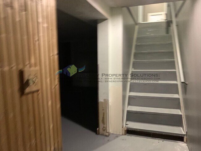 Building Photo - Ontario Home Available Now