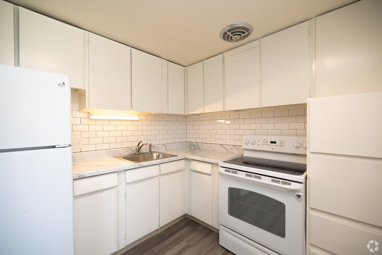 Primary Photo - Mayor Apartments - UTILITIES INCLUDED*!