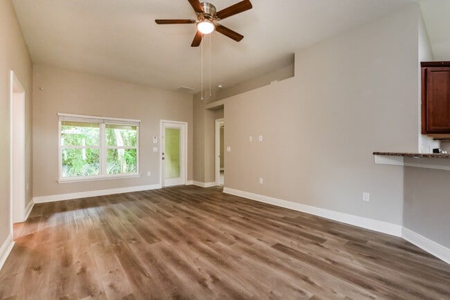 Foto del edificio - 706 Chelsea Ave