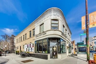 Building Photo - 1062 W Chicago Ave