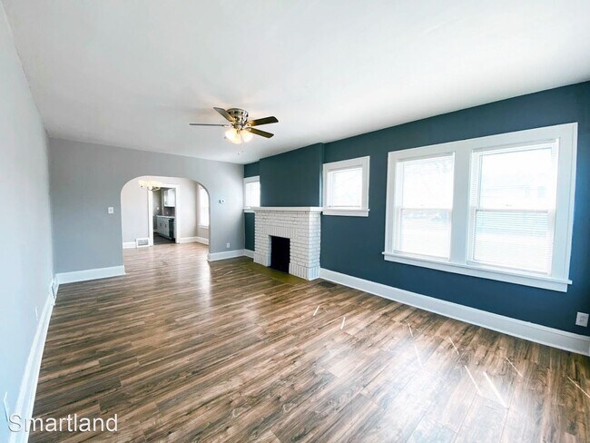 Building Photo - 3 br, 1 bath House - 19350 Ormiston Avenue