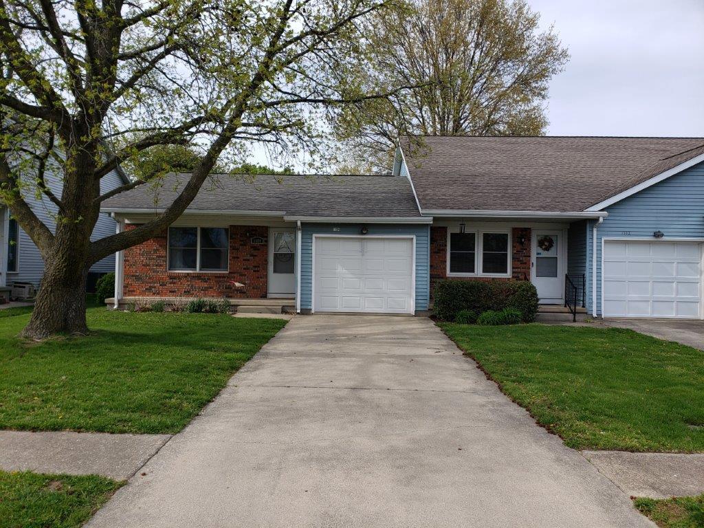 Building Photo - 1104 Holly Dr