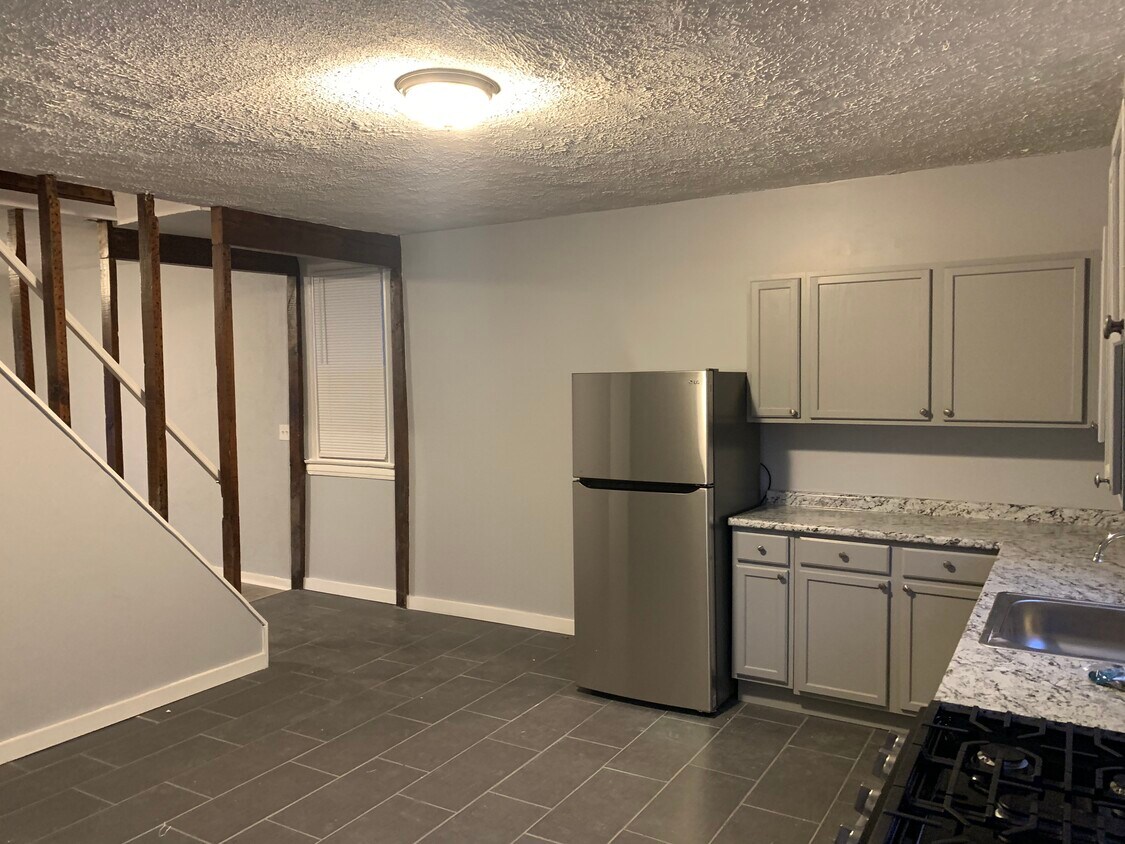 35 Sycamore St, Etna, PA 15223 Townhome Rentals in Etna PA