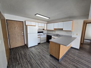 Building Photo - 60 Miller Ave SW
