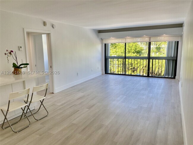Foto del edificio - 255 Galen Dr