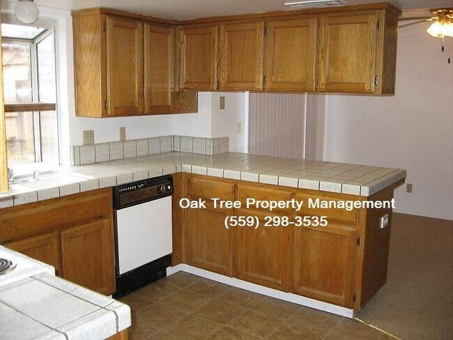 Foto del edificio - 1126 E. Goshen (Shepherd/Millbrook) ~ COMI...