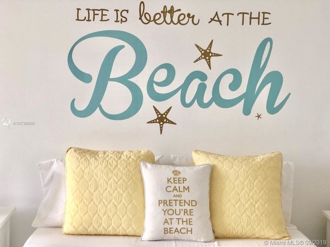 Building Photo - 4228 N Ocean Dr