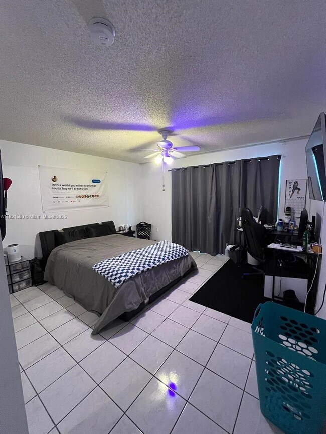 Foto del edificio - 1555 W 44th Pl