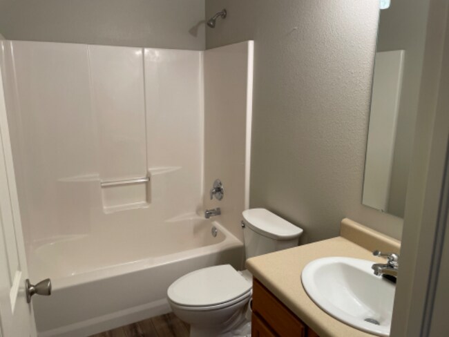 Foto del edificio - 2465 1/2 Theresa Ln