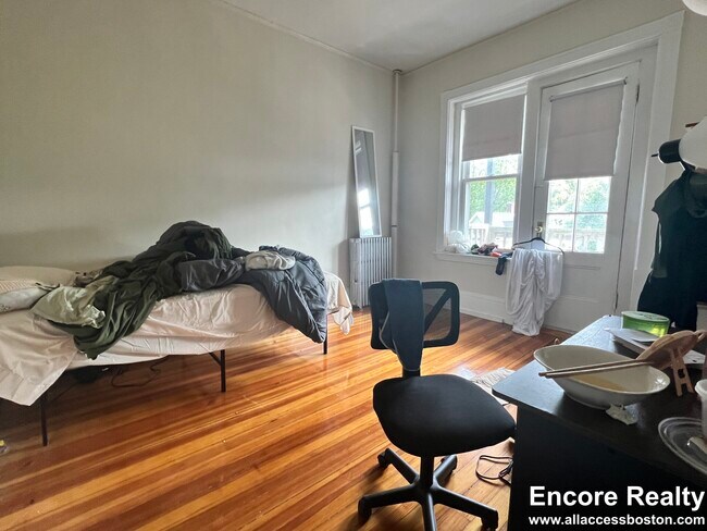 Foto del edificio - 1589 Beacon St