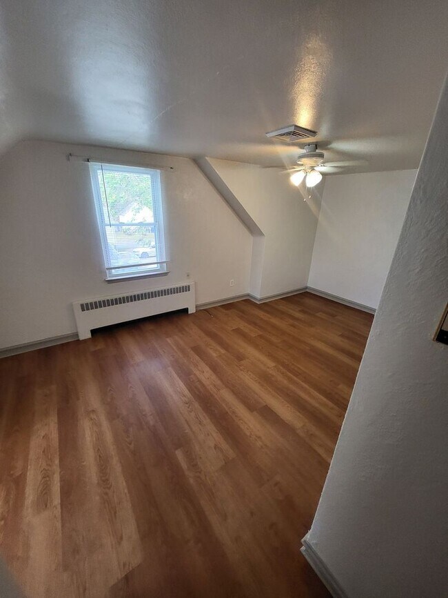 Building Photo - 1550 E Bayview Blvd