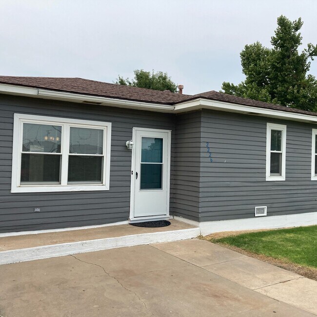 Building Photo - 2226 Kansas