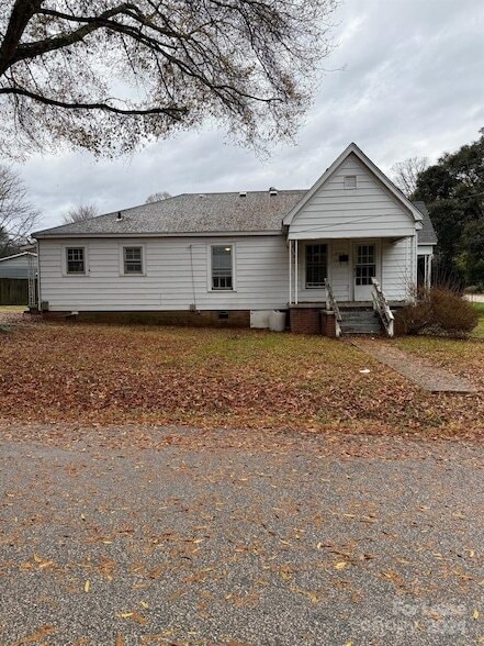 Building Photo - 703 Louise Ave