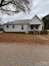 Building Photo - 703 Louise Ave