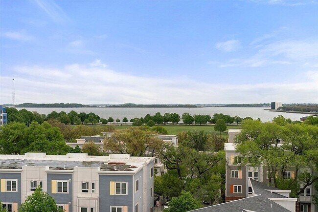 Building Photo - 267 Old Colony Ave