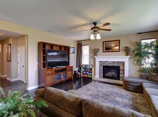 Building Photo - Great Views, Beautiful Home