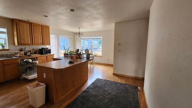 Foto del edificio - Spacious 4-Bed, 3.5-Bath Home in Quail Rid...