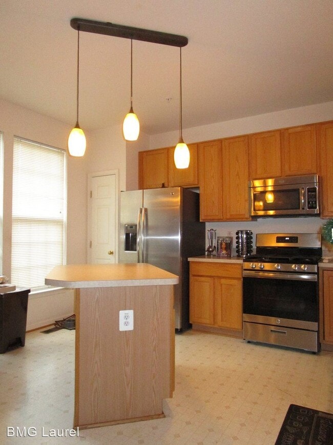 Building Photo - 3 br, 2.5 bath House - 4015 Meadow Trail Lane