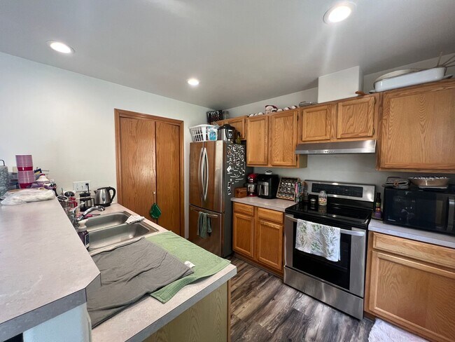 Foto del edificio - 3 Bed 1.5 half bath House Close to WWU and...