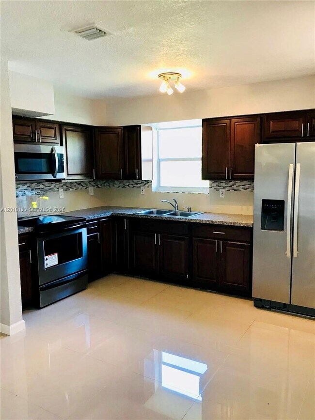 Foto del edificio - 944 NW 51st St