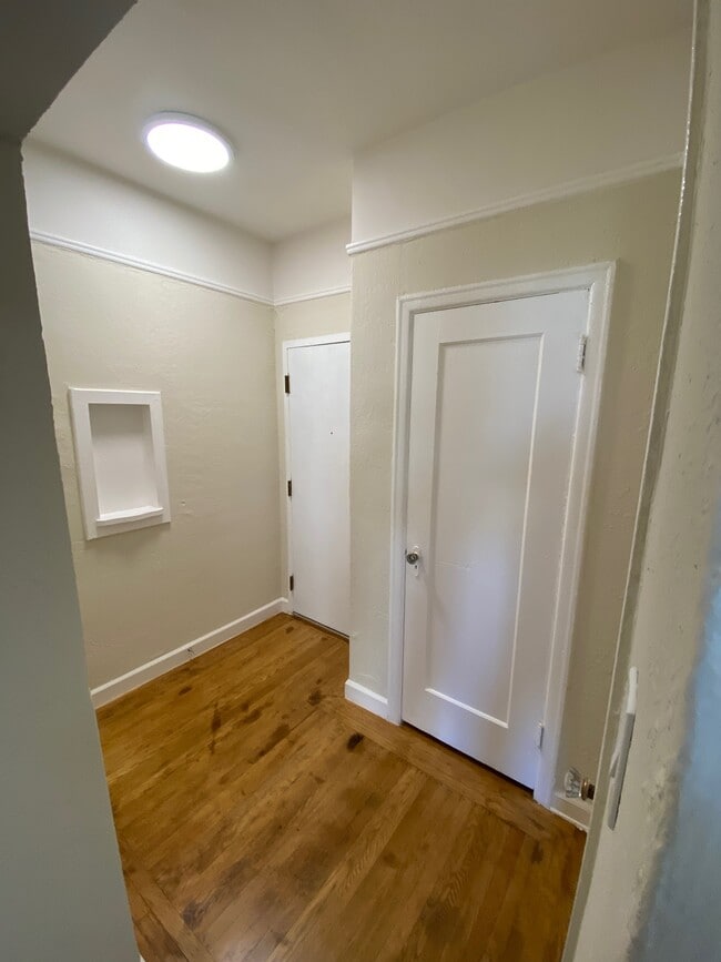 Entry room - 1215 Laguna St