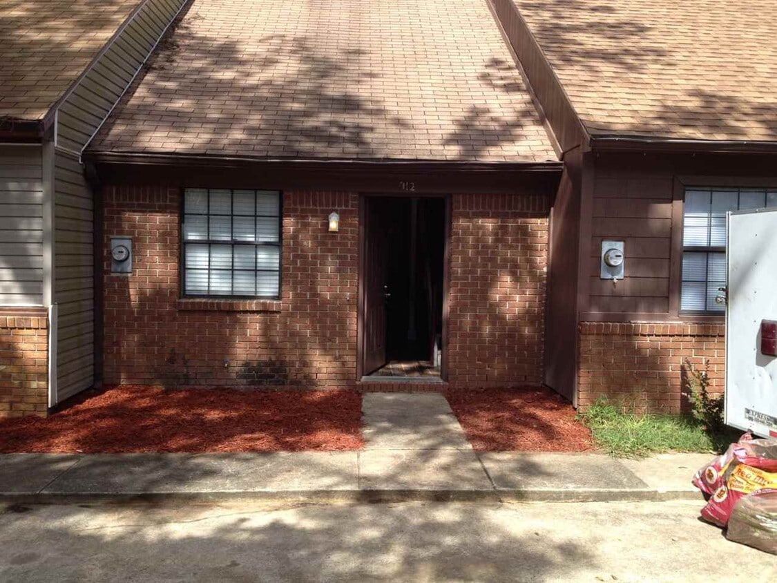 Primary Photo - 912 S Lipona Rd