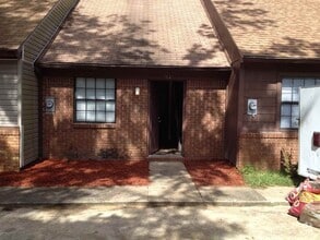 Building Photo - 912 S Lipona Rd