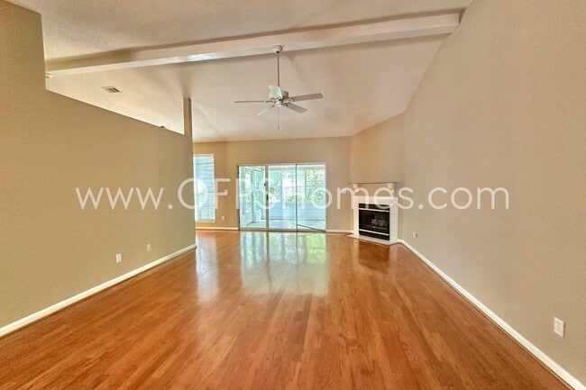 Building Photo - 4534 Parkwood Ln E