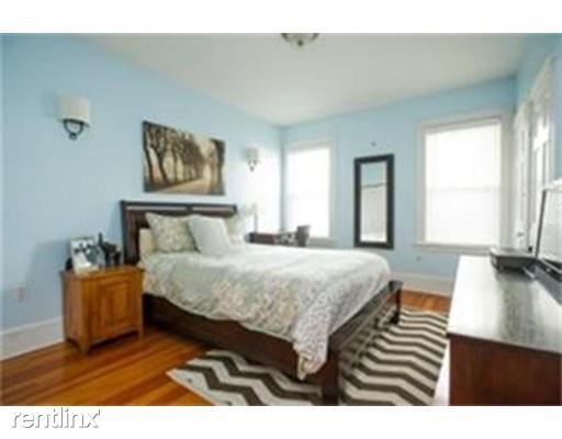 Building Photo - 444 E 8th St